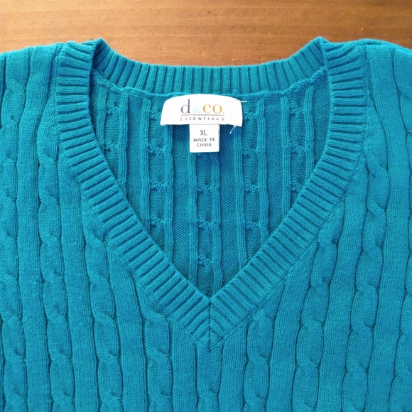 D&Co Essentials Cableknit Cotton VNeck Sweater - Picture 3 of 7
